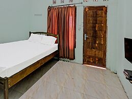 SPOT ON 91771 Homestay Bang HajiNearLapangan Penujak ( Inen Gonggang)