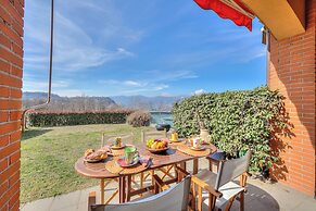 Miralago Lake View Outside Whirlpool