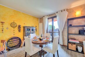 Miralago Lake View Outside Whirlpool