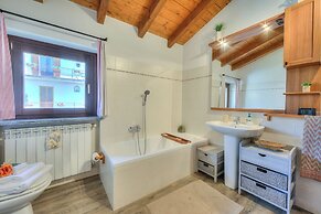 Miralago Lake View Outside Whirlpool