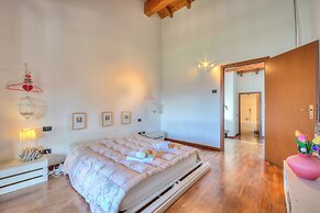 Miralago Lake View Outside Whirlpool