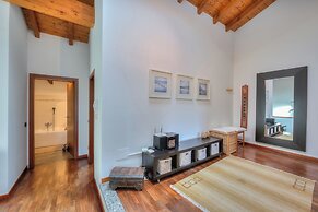 Miralago Lake View Outside Whirlpool