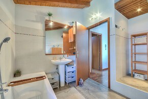 Miralago Lake View Outside Whirlpool