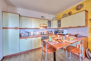 Miralago Lake View Outside Whirlpool