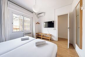 AinB Barcelona Sants Apartments