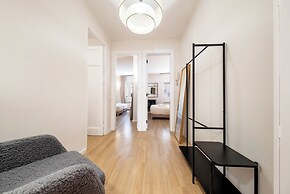 AinB Barcelona Sants Apartments