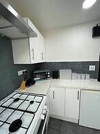 Ground Floor Cosy Studio Close to the City