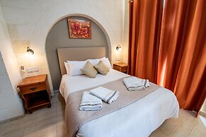 Ta Lucija 2 Bedroom Villa With Private Pool