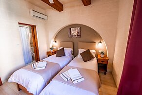 Ta Lucija 2 Bedroom Villa With Private Pool