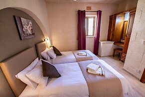 Ta Lucija 2 Bedroom Villa With Private Pool