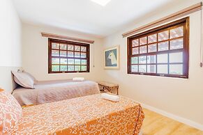 GB77 Ótima Casa 5 Quartos com Piscina