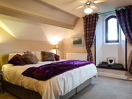 Lonsdale Villa Retreat