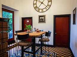 Lonsdale Villa Retreat