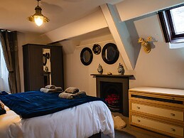 Lonsdale Villa Retreat