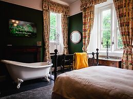 Lonsdale Villa Retreat