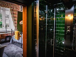 Lonsdale Villa Retreat