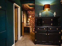 Lonsdale Villa Retreat