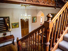 Lonsdale Villa Retreat