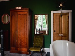 Lonsdale Villa Retreat