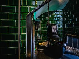 Lonsdale Villa Retreat