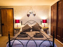 Lonsdale Villa Retreat