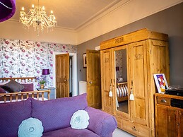 Lonsdale Villa Retreat