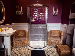 Lonsdale Villa Retreat