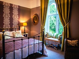 Lonsdale Villa Retreat