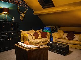 Lonsdale Villa Retreat