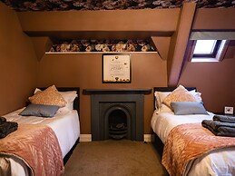 Lonsdale Villa Retreat