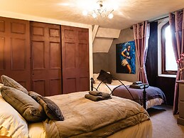 Lonsdale Villa Retreat