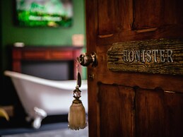 Lonsdale Villa Retreat