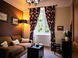 Lonsdale Villa Retreat