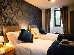 Lonsdale Villa Retreat