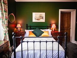 Lonsdale Villa Retreat