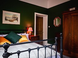 Lonsdale Villa Retreat