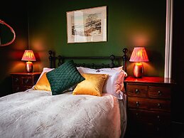 Lonsdale Villa Retreat