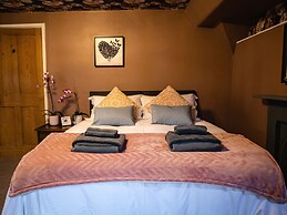 Lonsdale Villa Retreat