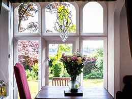 Lonsdale Villa Retreat