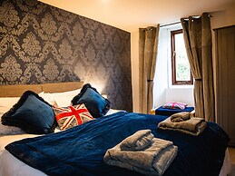 Lonsdale Villa Retreat