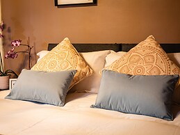 Lonsdale Villa Retreat