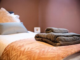 Lonsdale Villa Retreat