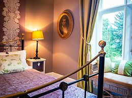 Lonsdale Villa Retreat