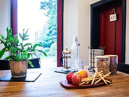 Lonsdale Villa Retreat