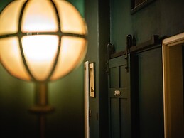 Lonsdale Villa Retreat