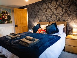 Lonsdale Villa Retreat