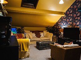 Lonsdale Villa Retreat