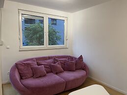 Large Modern 75m2 Flat and Free Parking