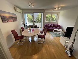 Large Modern 75m2 Flat and Free Parking