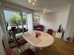 Large Modern 75m2 Flat and Free Parking